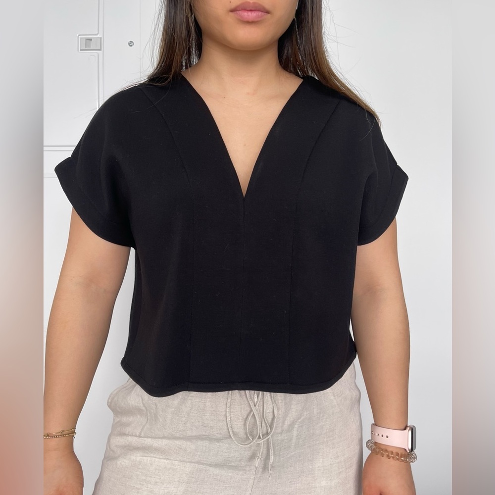 Leze the label v neck top